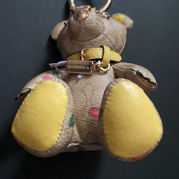 COACH C8241 Bear Bag Charm In Signature Canvas Dreamy Veggie Print KEY RING NWT - Picture 5 of 5
